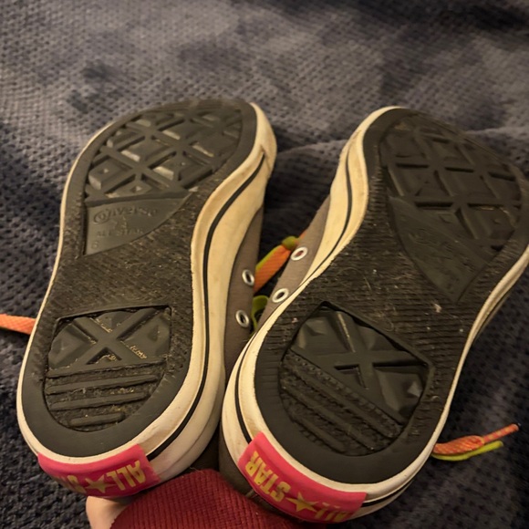 Vintage neon pink trim limited edition gray pink Converse low tops size 8 womens - Picture 4 of 7